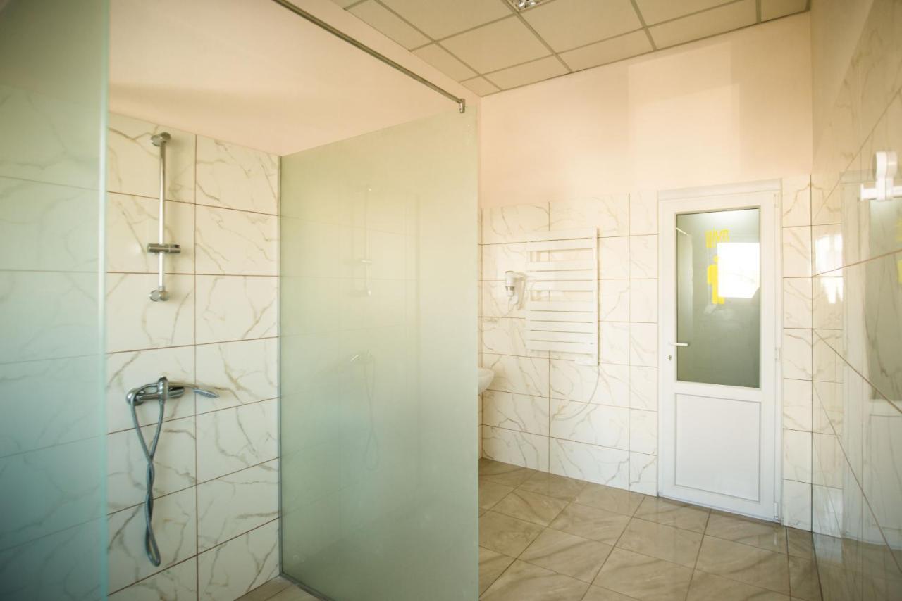 Si-Yo Hostel Uzjhorod Eksteriør bilde